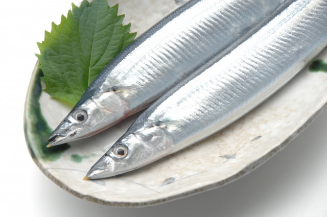 秋刀魚 さんま のカロリー一覧と糖質 栄養や効果なども紹介 食べ物の情報 マメ知識